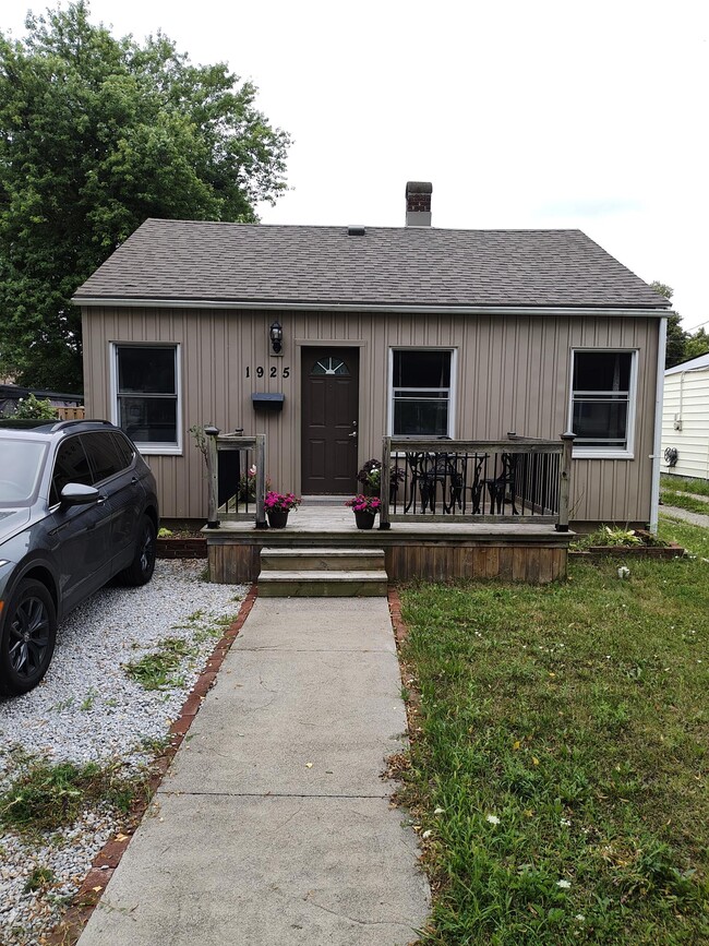 property at 1925 Aubin Rd