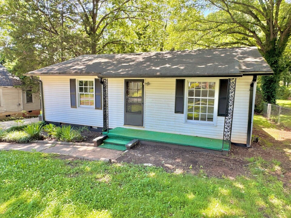 1118 Caldwell St in Statesville, NC - Building Photo
