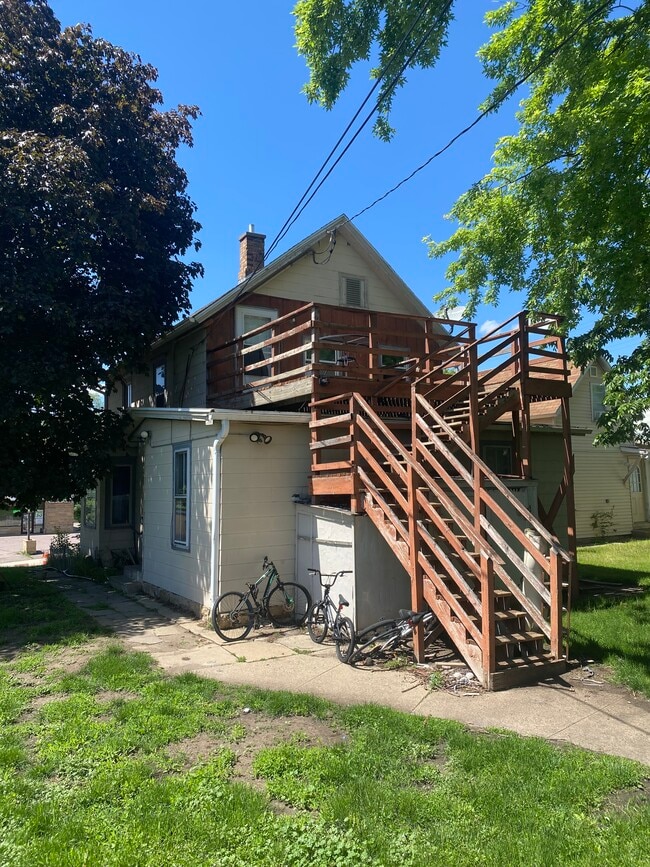 property at 921 N Riverfront Dr