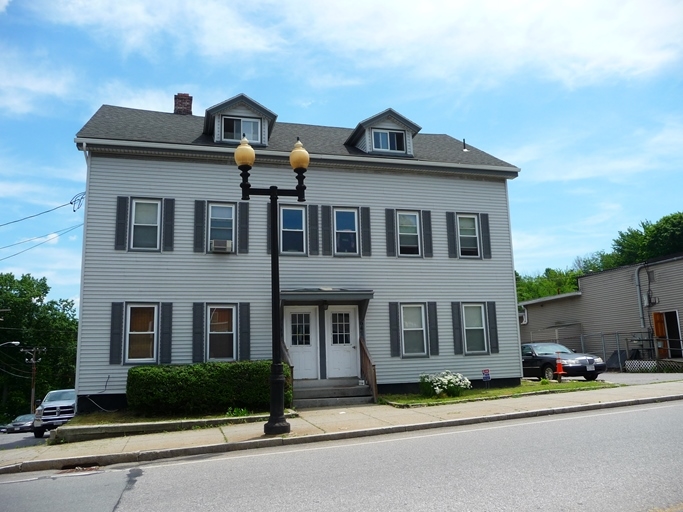 647-649 Main St in Clinton, MA - Foto de edificio