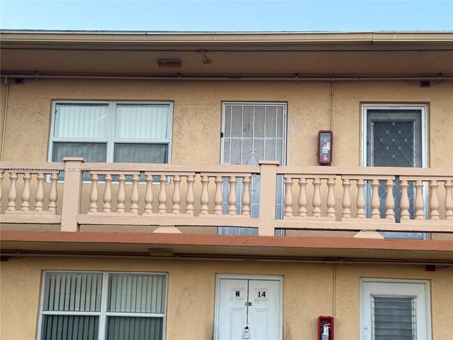 135 NE 202nd Terrace in North Miami Beach, FL - Building Photo - Building Photo