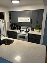 205 Woodhollow Dr, Unit 205 Woodhollow drive in Evesham, NJ - Building Photo