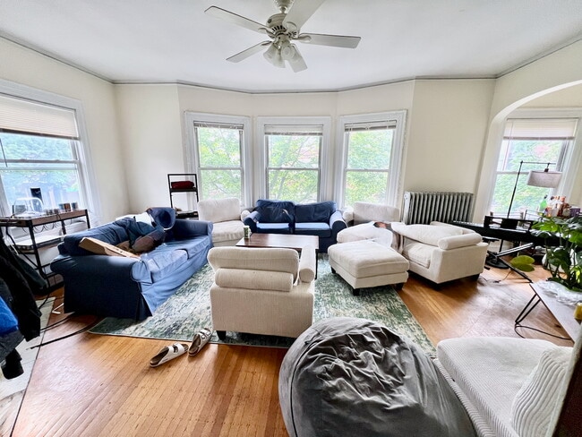356 Harvard St, Unit A in Cambridge, MA - Building Photo - Building Photo