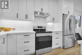 74 Church St in Stratford, ON - Building Photo - Building Photo