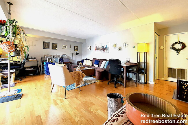 1243 Beacon St in Brookline, MA - Building Photo - Building Photo