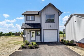130 W Bruce St in Sevierville, TN - Building Photo - Building Photo