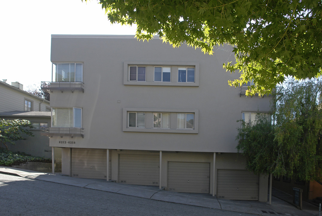 6218 Antioch St in Oakland, CA - Building Photo