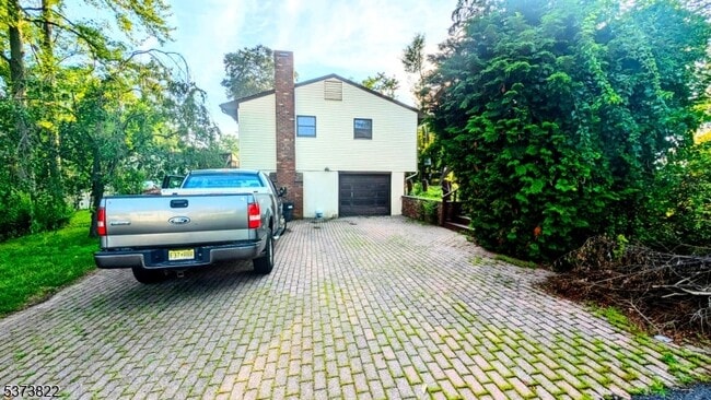 859 Lake Shore Dr in Parsippany Troy Hills, NJ - Building Photo - Building Photo