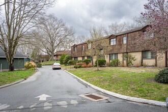 Heritage Cove in Essex, CT - Building Photo - Building Photo