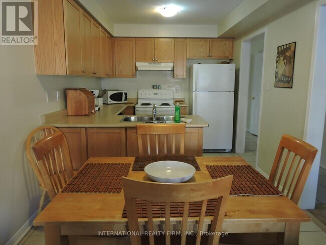 3441 Southwick St in Mississauga, ON - Building Photo - Building Photo