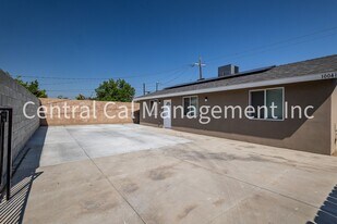 1004 Padre St in Bakersfield, CA - Building Photo