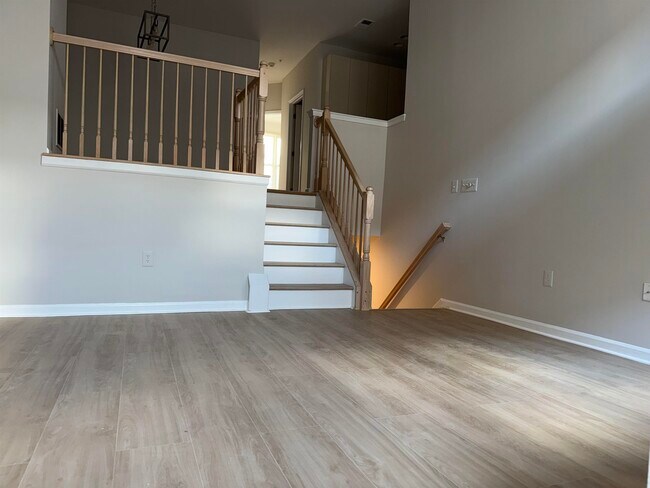 320 Midland Ct in West New York, NJ - Building Photo - Building Photo