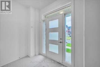 28 Bloomfield Cres in Cambridge, ON - Building Photo - Building Photo