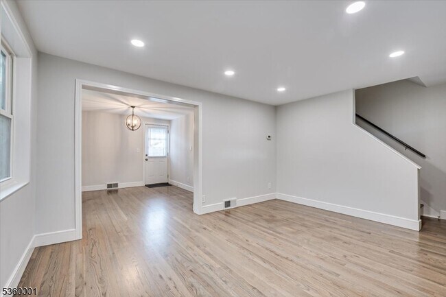 224 Newman St in Metuchen, NJ - Building Photo - Building Photo