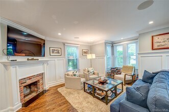 15 Fairview St in Huntington, NY - Building Photo - Building Photo