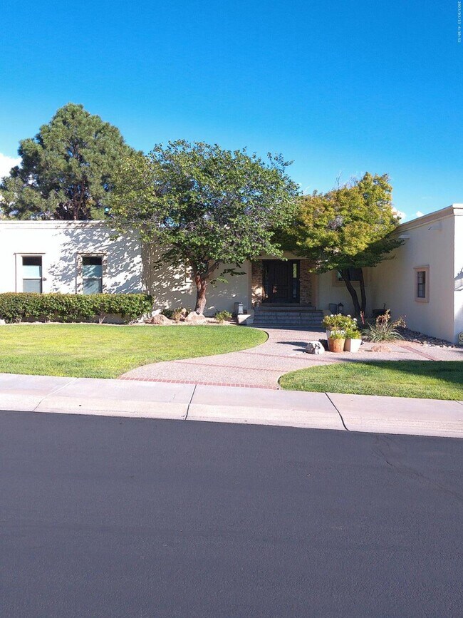 9806 Greenbrier Rd NE in Albuquerque, NM - Building Photo - Building Photo