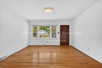 204 Cleopatra Ct in Hampton, VA - Building Photo - Building Photo