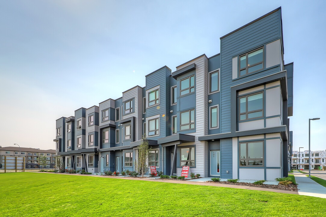 Terra Townhomes - Phase 1 in Airdrie, AB - Building Photo