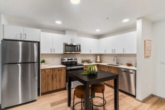 2950 NE 11th St in Renton, WA - Foto de edificio - Building Photo