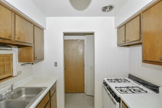 650 W Wrightwood Ave, Unit M00H in Chicago, IL - Building Photo - Building Photo