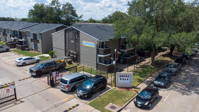 Buena Villa Apartments in Houston, TX - Foto de edificio - Building Photo