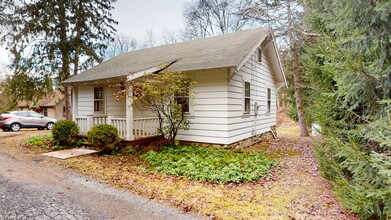 22 Peepers Hollow in Greenwich, CT - Building Photo - Building Photo