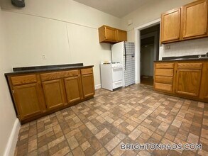 1820 Commonwealth Ave in Boston, MA - Building Photo - Building Photo