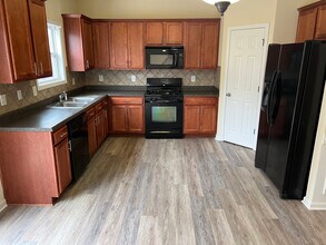 352 Beynon Ter in Suwanee, GA - Building Photo - Building Photo