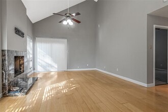 13975 Hollowgreen Dr in Houston, TX - Building Photo - Building Photo