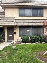 3127 Vía Grande in Sacramento, CA - Building Photo