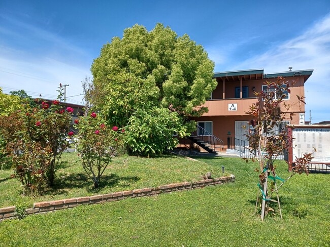 Greystone Place Apartments in Sacramento, CA - Foto de edificio - Building Photo