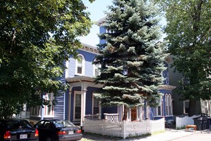 135 Hillside St in Roxbury, MA - Building Photo