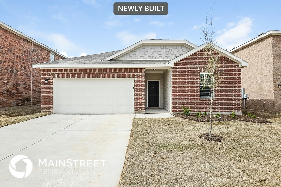 509 Horn St in Crowley, TX - Building Photo