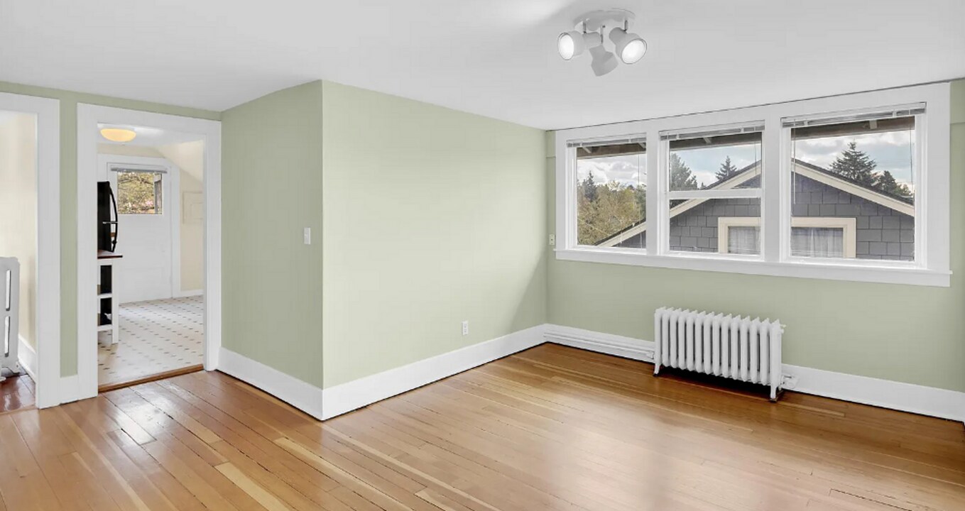 6212 12th Ave NE in Seattle, WA - Building Photo