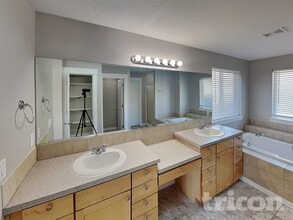 2525 W 10th St, Unit 102 in Washougal, WA - Foto de edificio - Building Photo