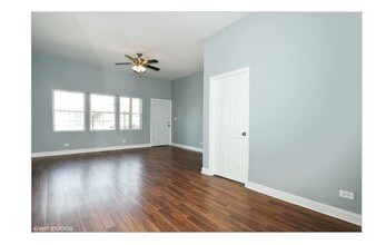 9011 S Brandon Ave-Unit -2nd in Chicago, IL - Building Photo - Building Photo