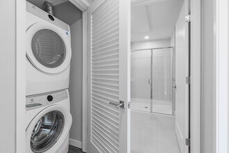 AV8 Little Italy in San Diego, CA - Building Photo - Building Photo