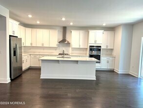 153 Woolley Ct in Ocean Township, NJ - Foto de edificio - Building Photo