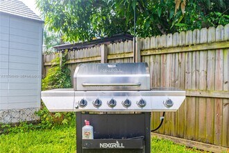 6660 Custer St in Hollywood, FL - Building Photo - Building Photo