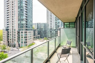 215 Fort York Blvd in Toronto, ON - Building Photo - Building Photo