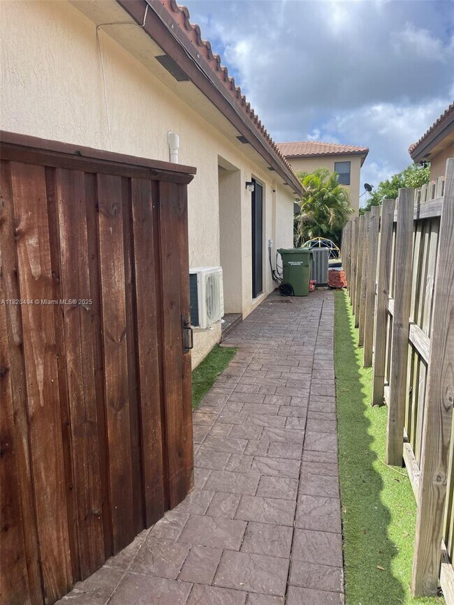 3530 SE 4th St in Homestead, FL - Building Photo - Building Photo