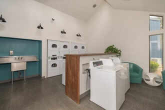 Waters Edge Apartments in Sacramento, CA - Building Photo - Interior Photo
