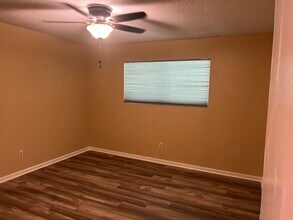 2305 Downey St, Unit 4 in La Marque, TX - Building Photo - Building Photo