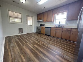 1920 Charlton Dr in Dothan, AL - Foto de edificio - Building Photo