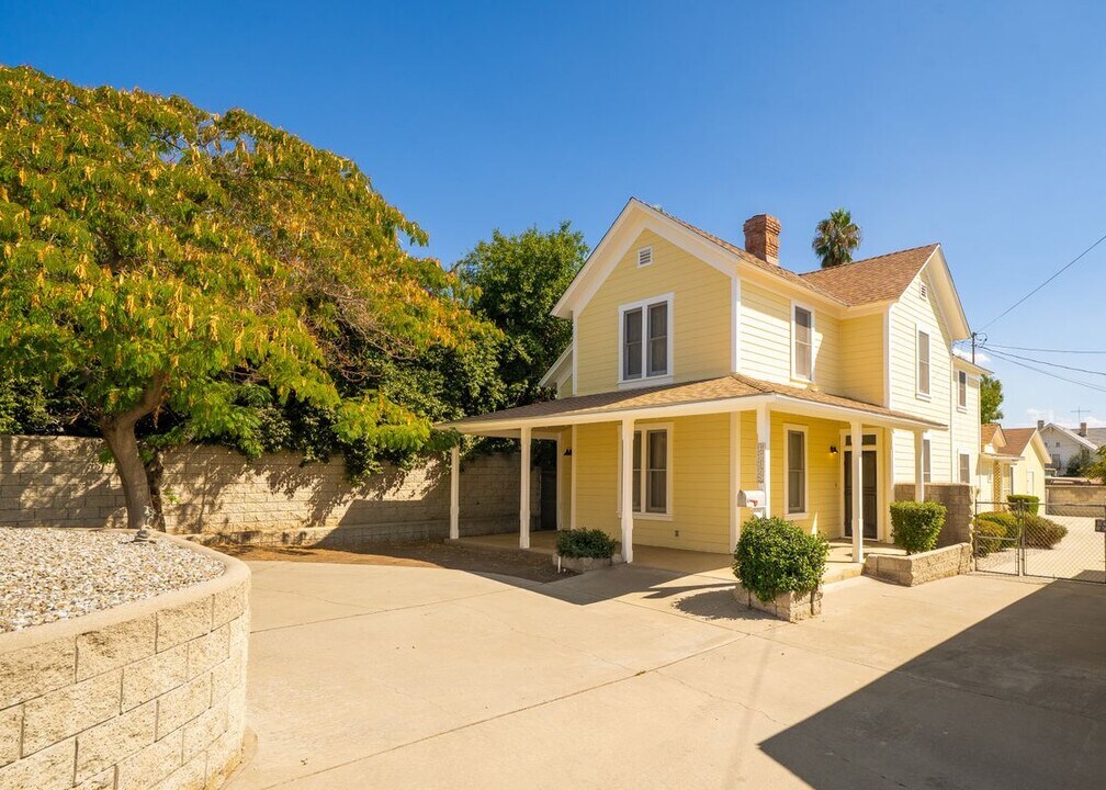 27171 Pacific St in Highland, CA - Building Photo