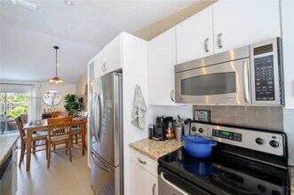 12022 SW 110th St Cir E in Miami, FL - Building Photo - Building Photo