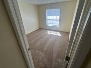 5247 Colchester Ave in Spring Hill, FL - Building Photo - Building Photo
