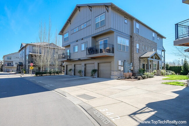 8774 NE Delamere Way in Beaverton, OR - Building Photo - Building Photo