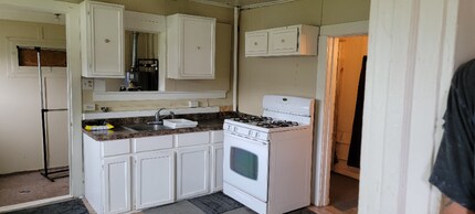 2023 Robinwood Ave in Saginaw, MI - Foto de edificio - Building Photo