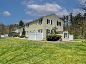 9 Bayberry Ln in Epping, NH - Building Photo